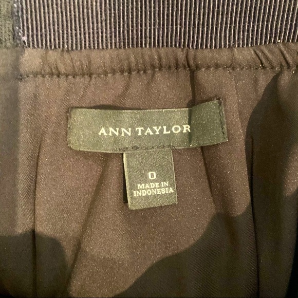 Ann Taylor Black & White Tweed Pencil Skirt 🖤 - Picture 5 of 8